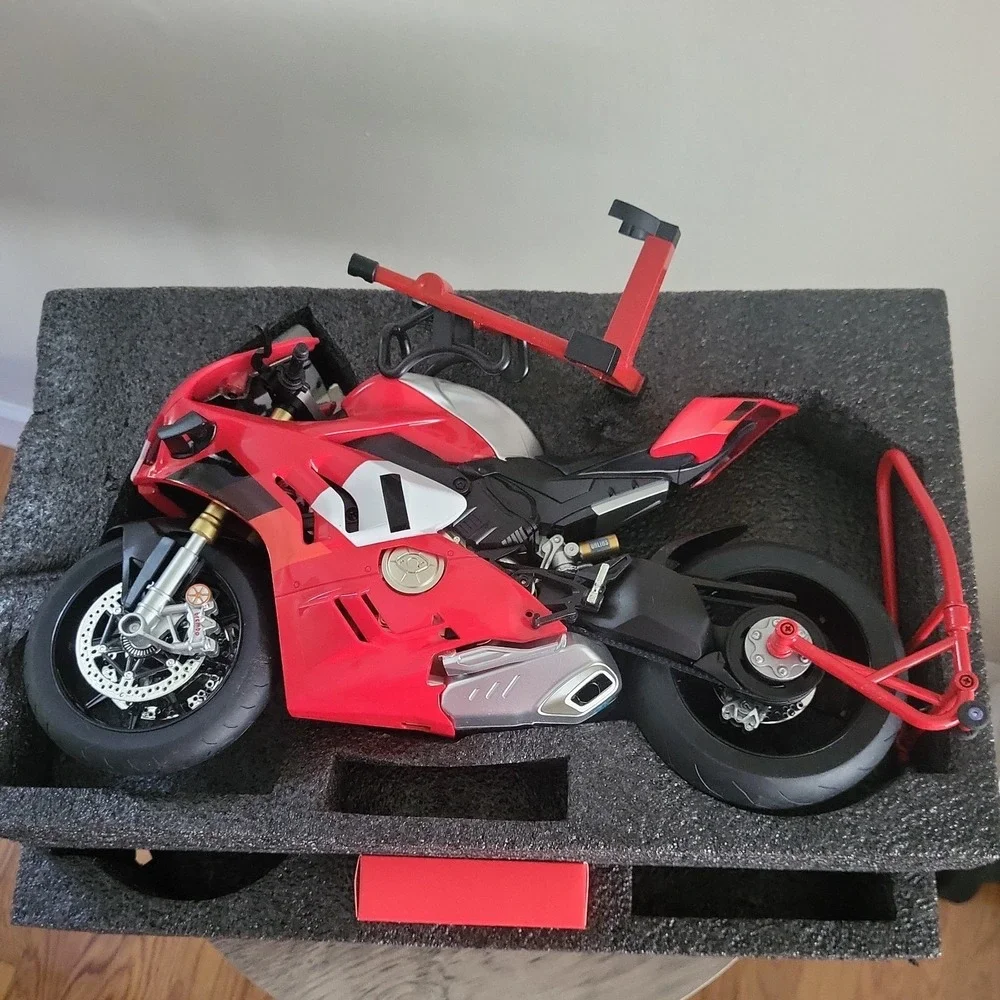 1:6 Ducati 4VR Diecast Alloy Motorcycle Model w/ Ignition Start Sound Effect Red